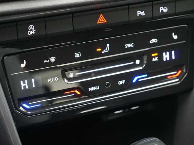 Volkswagen T-Roc Style DSG AHK ACC NAVI APP KAM SHZ PDC