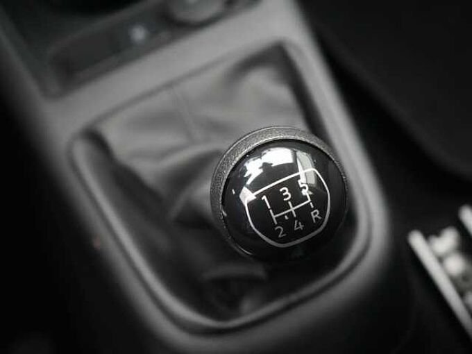 Volkswagen up! TEMOPMAT KAM SHZ KLIMA PORT NAVI