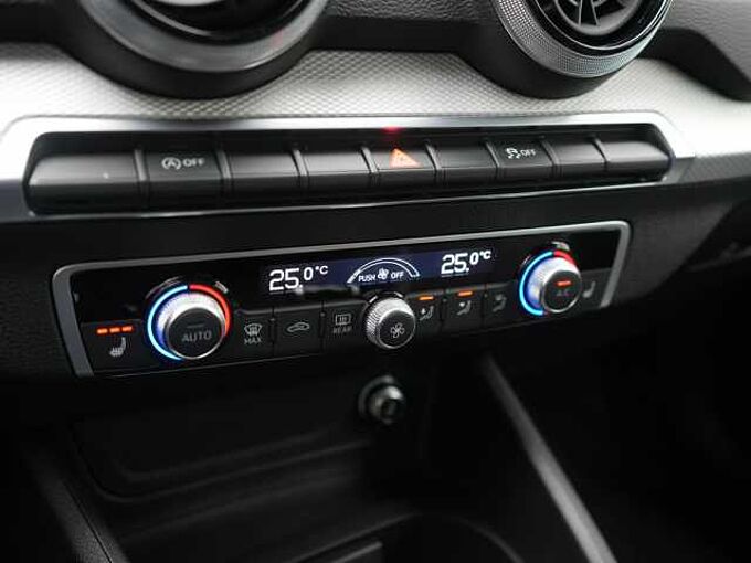 Audi Q2 S line AHK LED SHZ PDC PORT NAVI VIRT