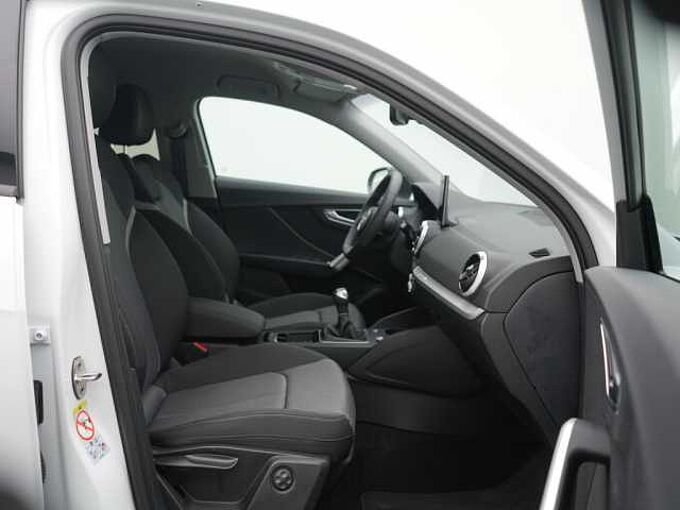 Audi Q2 S line AHK VIRT CARPLAY SHZ PDC LED