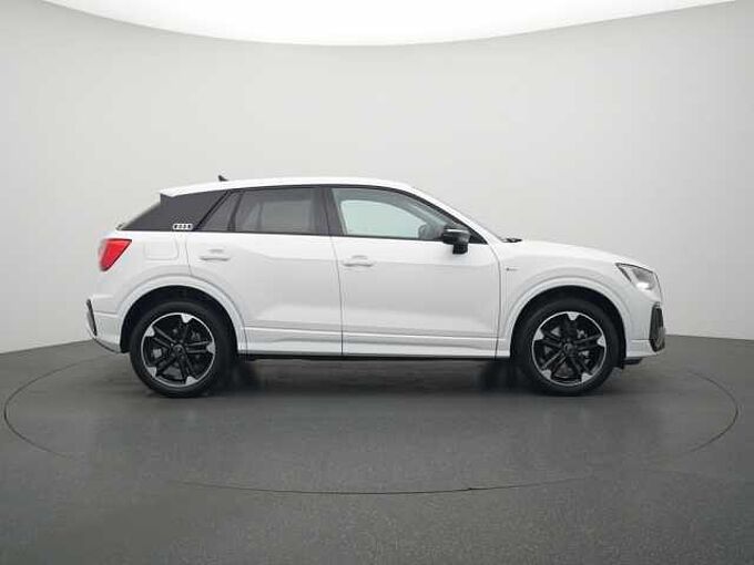 Audi Q2 S line AHK VIRT CARPLAY SHZ PDC LED