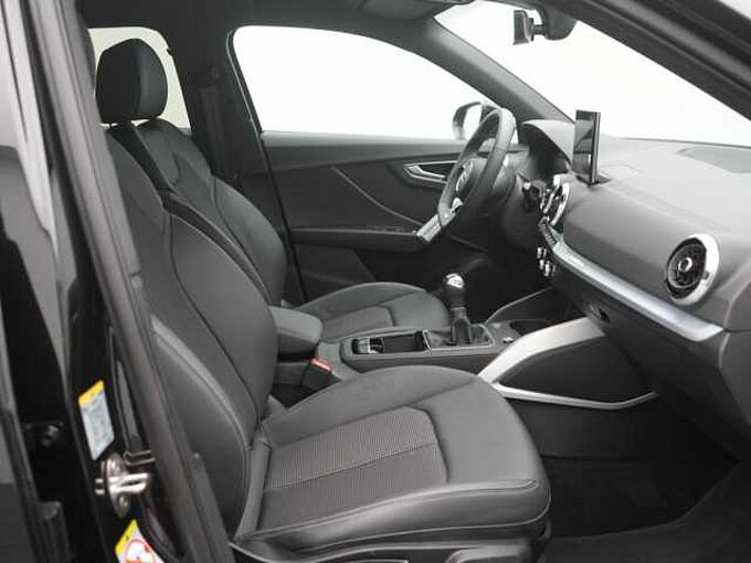 Audi Q2 S line MATRIX VIRT AHK SHZ PDC