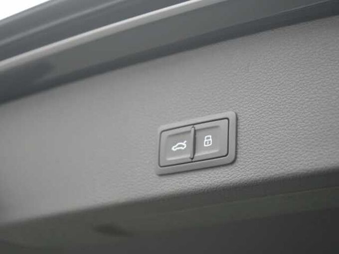 Audi Q2 S line MATRIX VIRT AHK SHZ PDC