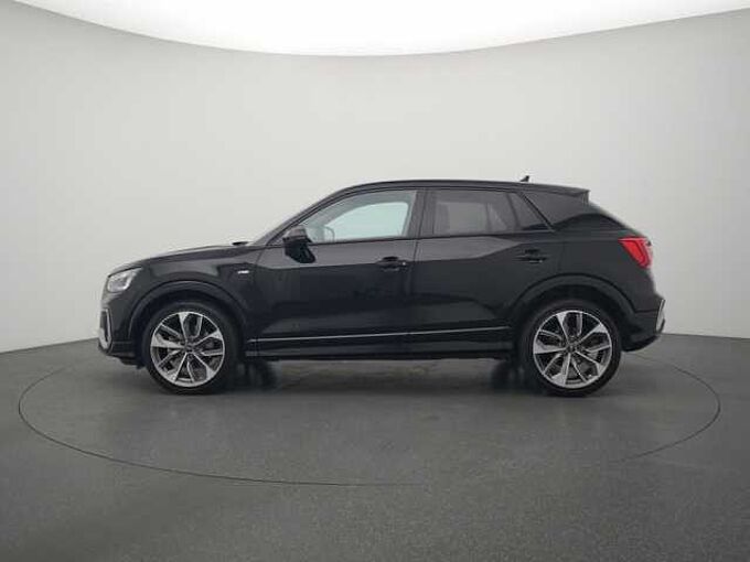 Audi Q2 S line MATRIX VIRT AHK SHZ PDC