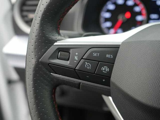 SEAT Arona FR DSG LED KAM SHZ PDC