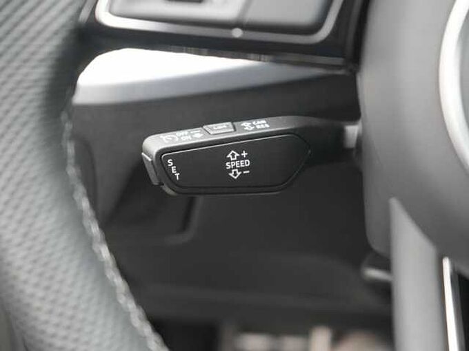 Audi Q2 1.0 30 TFSI S line MATRIX AHK SHZ PDC NAVI