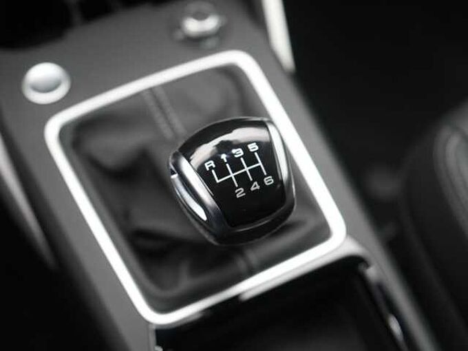 Audi Q2 1.0 30 TFSI S line MATRIX AHK SHZ PDC NAVI