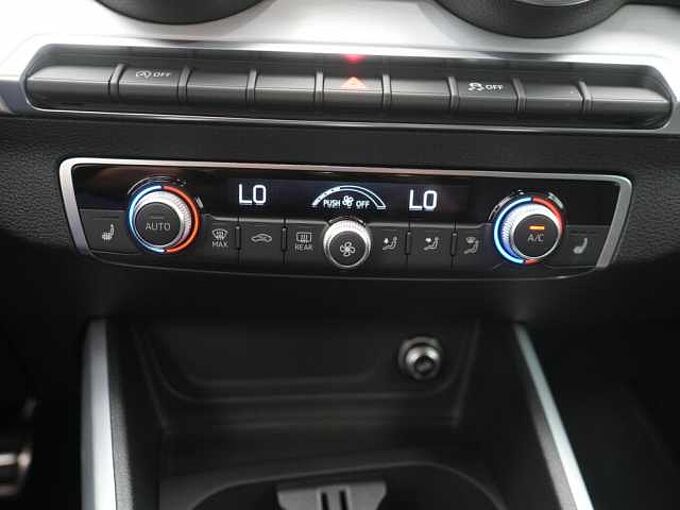 Audi Q2 1.0 30 TFSI S line MATRIX AHK SHZ PDC NAVI
