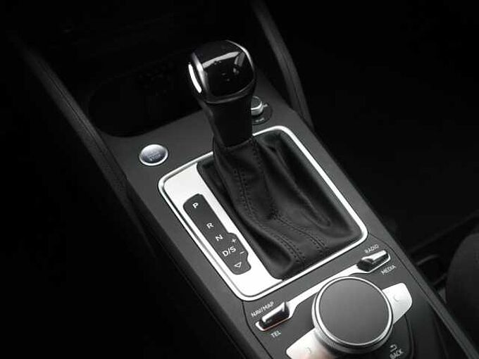 Audi Q2 35 S TRON SHZ LED PDC KLIMA PORT NAVI