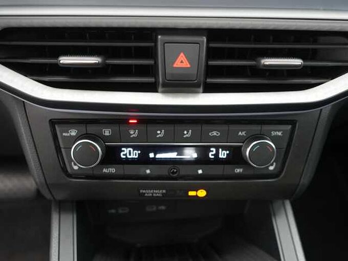 SEAT Ibiza DSG LED PANO KAM SHZ PDC