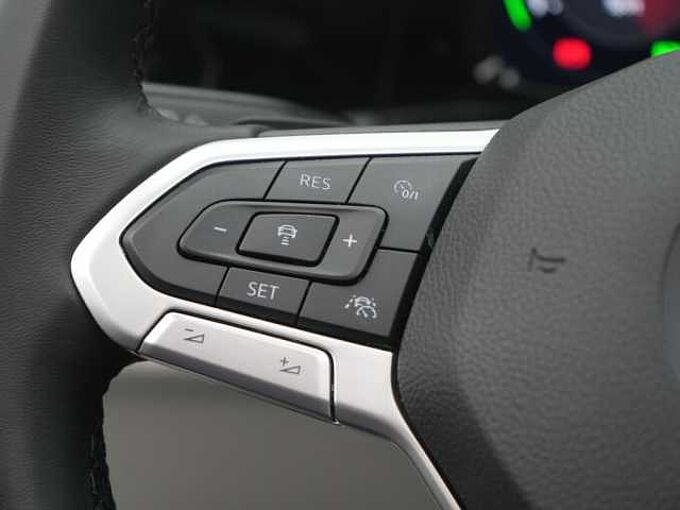 Volkswagen Golf VIII 1.4 eHybrid Style DSG PANO HUD AHK KAM