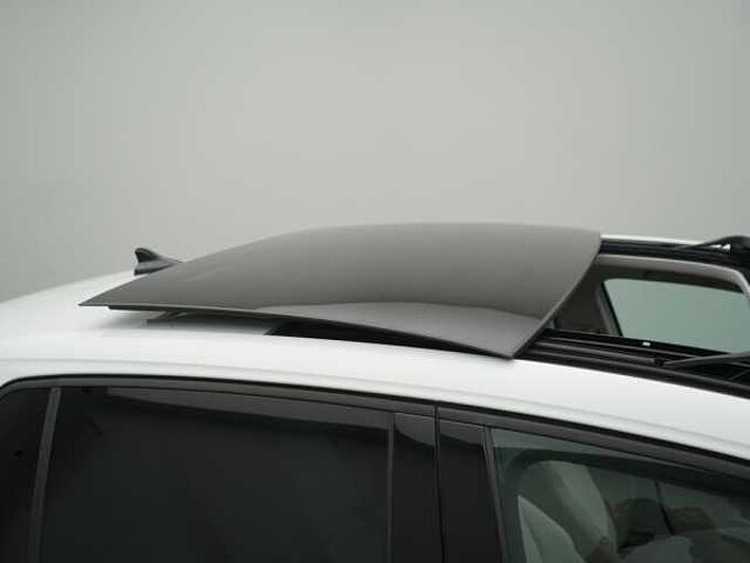 Volkswagen Golf VIII 1.4 eHybrid Style DSG PANO HUD AHK KAM