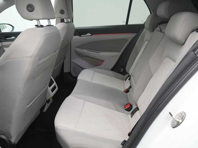 Volkswagen Golf VIII 1.4 eHybrid Style DSG PANO HUD AHK KAM