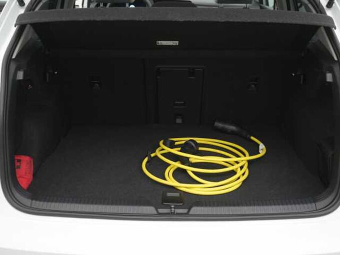 Volkswagen Golf VIII 1.4 eHybrid Style DSG PANO HUD AHK KAM