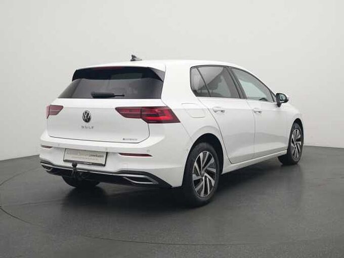 Volkswagen Golf VIII 1.4 eHybrid Style DSG PANO HUD AHK KAM