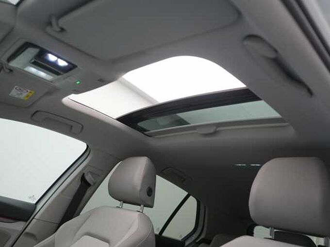 Volkswagen Golf VIII 1.4 eHybrid Style DSG PANO HUD AHK KAM