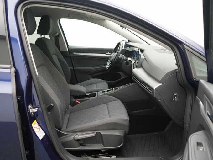 Volkswagen Golf VIII Life DSG ACC NAVI LED PDC CARPLAY