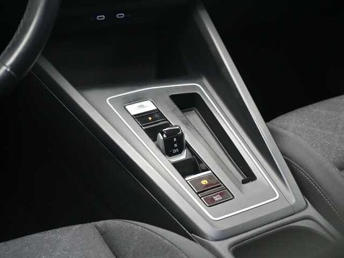 Volkswagen Golf VIII Life DSG ACC NAVI LED PDC CARPLAY