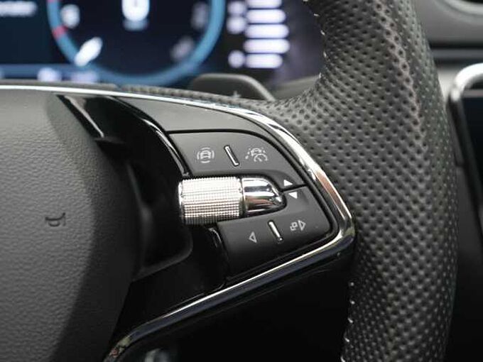 SKODA SUPERB Combi iV Sportline DSG MATRIX PANO AHK