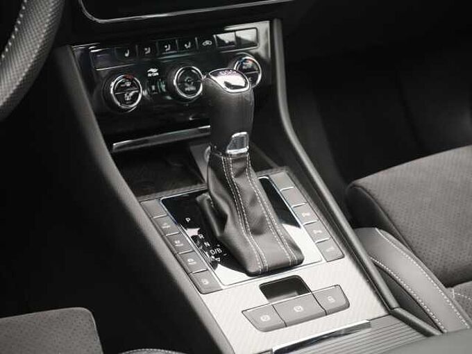 SKODA SUPERB Combi iV Sportline DSG MATRIX PANO AHK