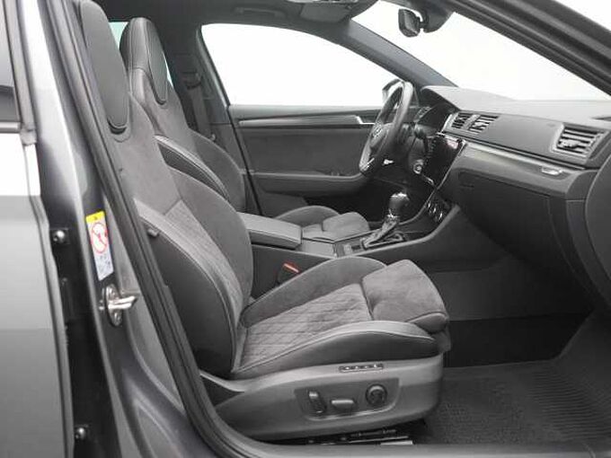 SKODA SUPERB Combi iV Sportline DSG MATRIX PANO AHK