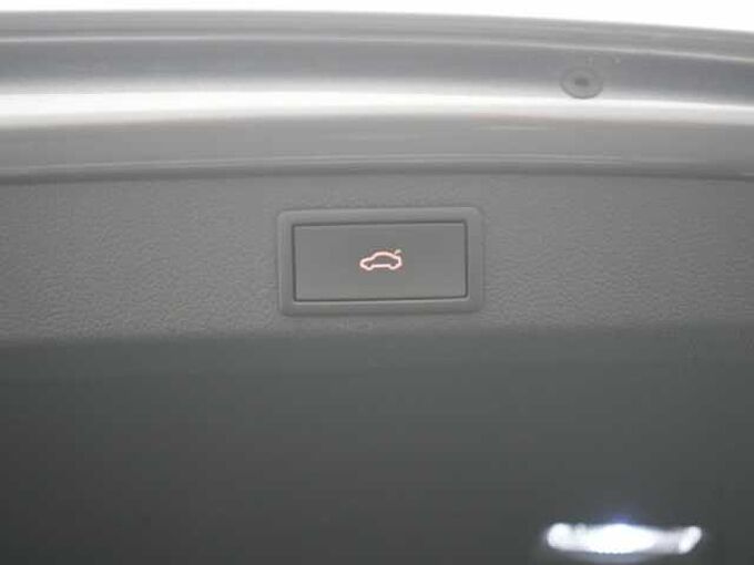 SKODA SUPERB Combi iV Sportline DSG MATRIX PANO AHK