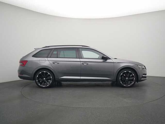 SKODA SUPERB Combi iV Sportline DSG MATRIX PANO AHK