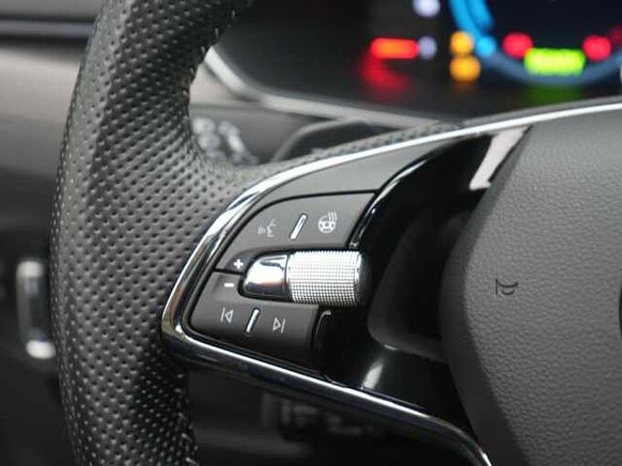 SKODA SUPERB Combi iV Sportline DSG MATRIX PANO AHK