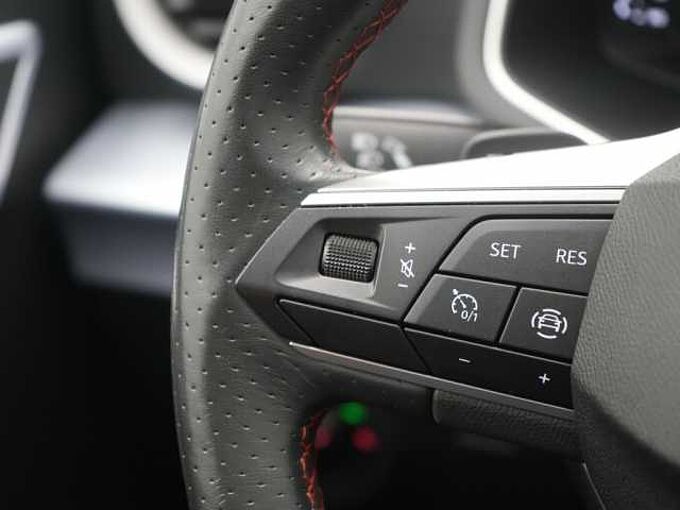 SEAT Ibiza FR DSG PANO LED KAM SHZ PDC