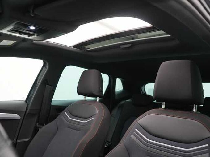 SEAT Ibiza DSG LED KAM PANO SHZ PDC