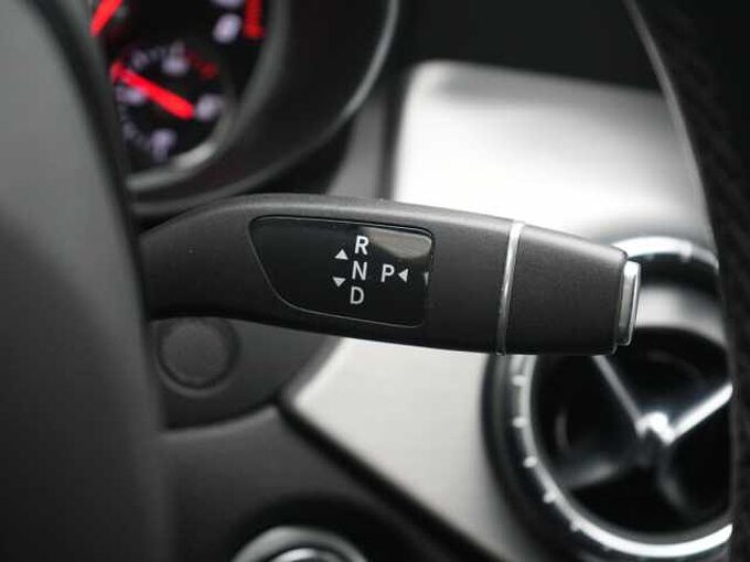 Mercedes-Benz CLA 220 SB Urban 4MATIC LED KAM SHZ PTS STANDHZ