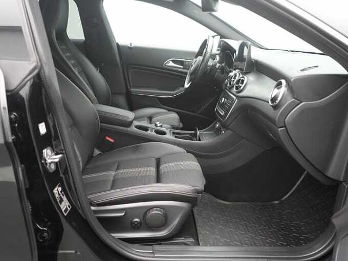 Mercedes-Benz CLA 220 SB Urban 4MATIC LED KAM SHZ PTS STANDHZ