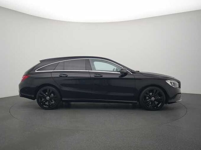Mercedes-Benz CLA 220 SB Urban 4MATIC LED KAM SHZ PTS STANDHZ