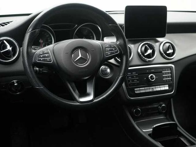 Mercedes-Benz CLA 220 SB Urban 4MATIC LED KAM SHZ PTS STANDHZ