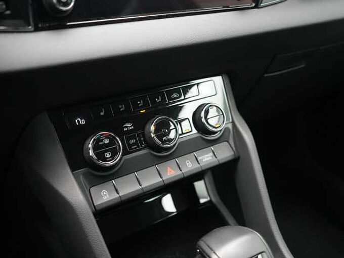 SKODA KAROQ DSG LED KAM SHZ PDC W-LAN KLIMA NAVI