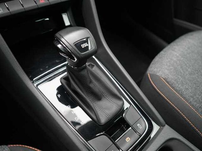 SKODA KAROQ DSG LED KAM SHZ PDC W-LAN KLIMA NAVI
