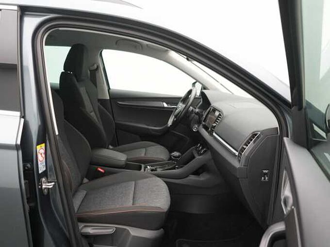 SKODA KAROQ DSG LED KAM SHZ PDC W-LAN KLIMA NAVI