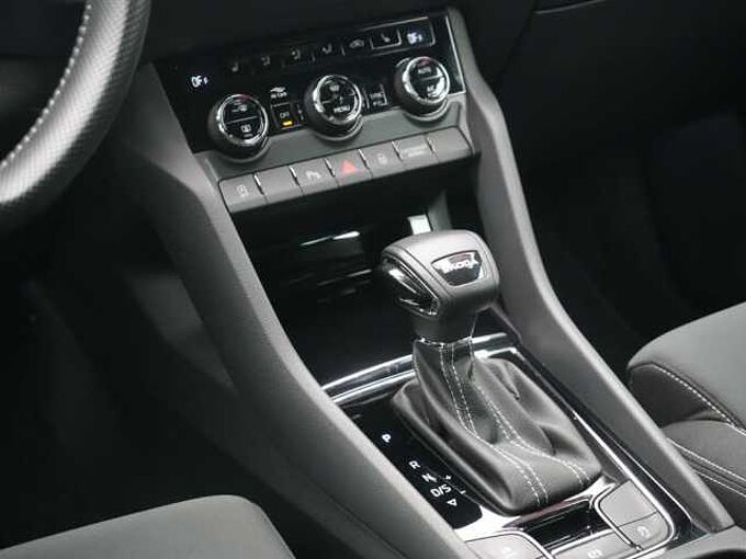 SKODA KAROQ Sportline DSG VIRT ACC AHK NAVI KAM SHZ