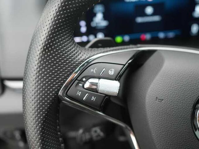 SKODA KAROQ Sportline DSG VIRT ACC AHK NAVI KAM SHZ