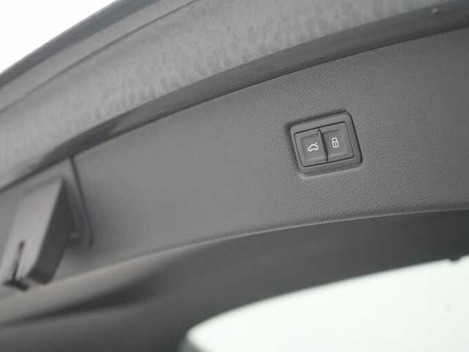 Audi Q7 50 quattro S line VIRT XENON AHK PDC ACC NAVI