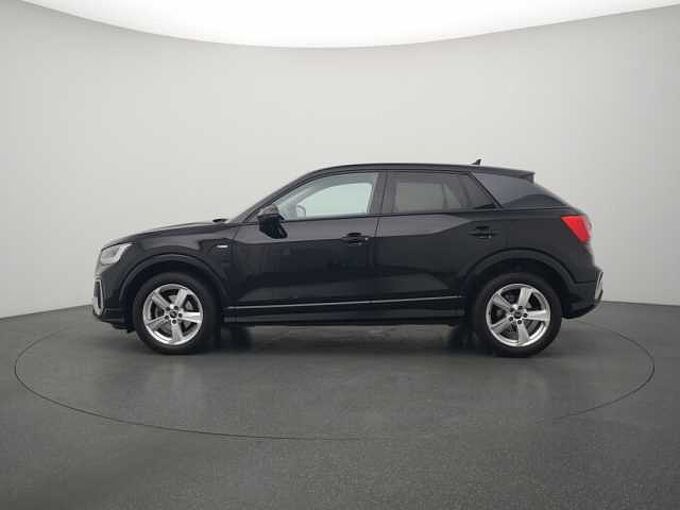 Audi Q2 35 S line LED KAM SHZ PDC KLIMA