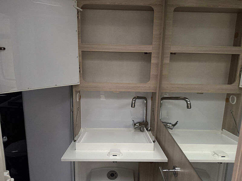 695 BETT DUSCHE SPÜLE TISCH WC HERD