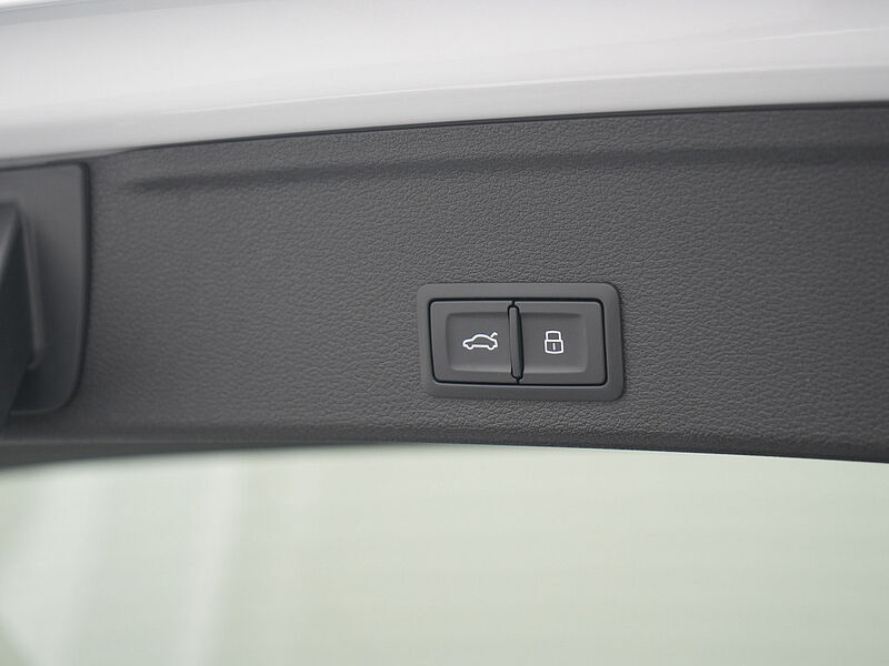 Audi A4 Avant TFSI S TRON MATRIX AHK PDC VIRT