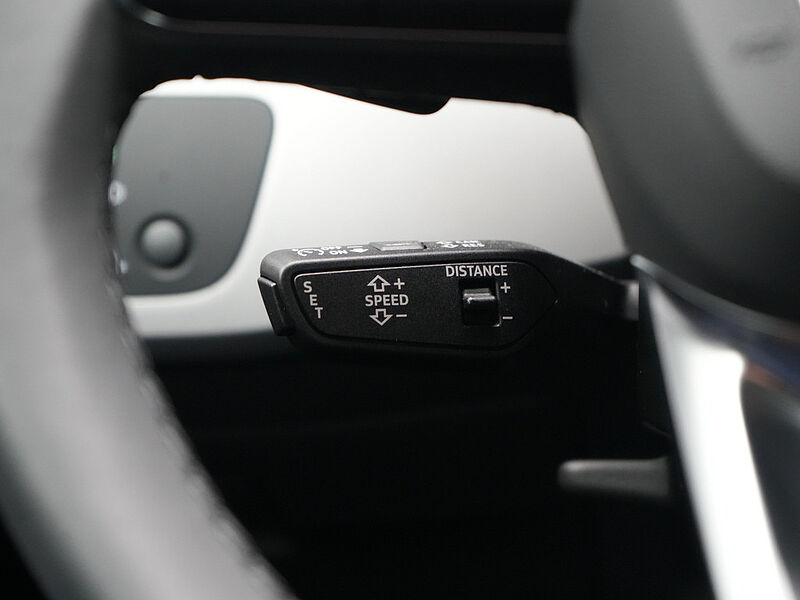 Audi A4 Avant TFSI S TRON MATRIX AHK PDC VIRT