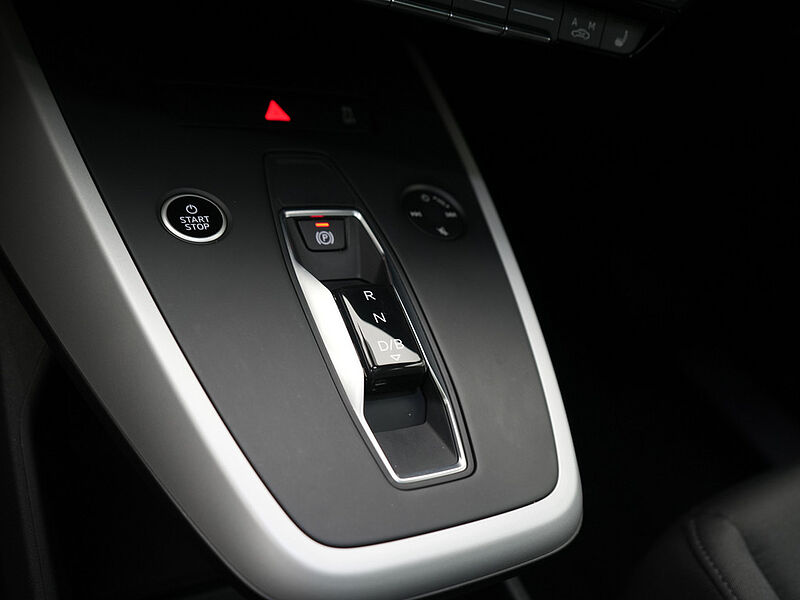 Audi Q4 e-tron NAVI SHZ PANO LED PDC