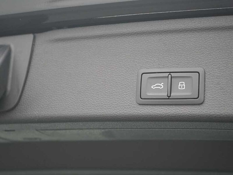 Audi A4 Avant quattro S line LEDER NAVI ACC VIRT