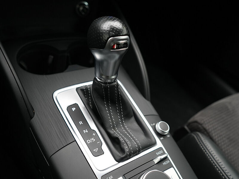 Audi A3 Cabrio S line STRON SHZ LED AHK PDC