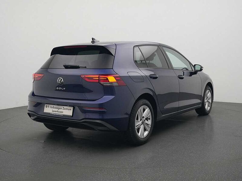 Volkswagen Golf VIII Life DSG CARPLAY LED SHZ PDC KLIMA