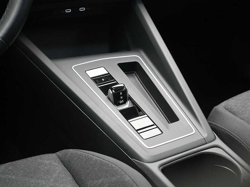 Volkswagen Golf VIII Life DSG NAVI VIRT ACC LENKRADHZ KAM