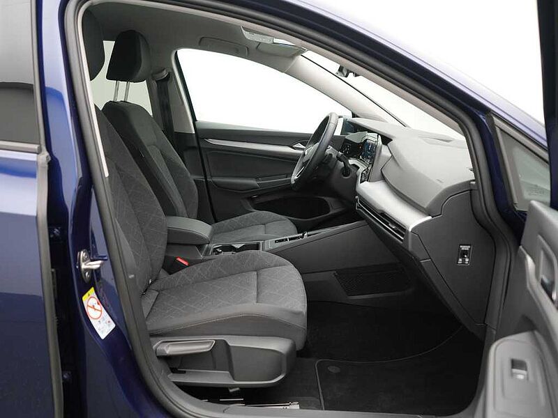 Volkswagen Golf VIII Life DSG NAVI VIRT ACC LENKRADHZ KAM